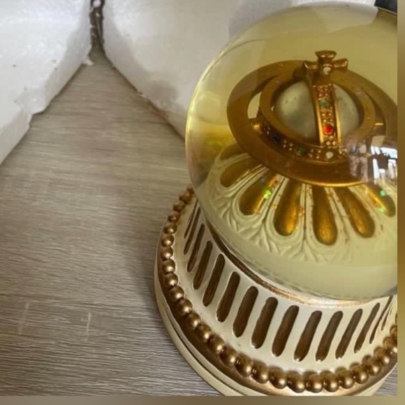 Rare & collectible Vivienne Westwood ORB music box Limited VIP Gifts Souvenir - Picture 7 of 7